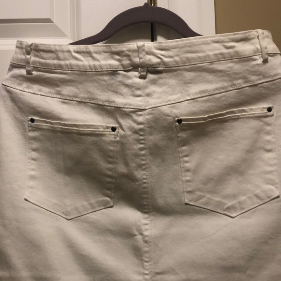 NWOT White Denim Mini Skirt - Picture 5 of 7